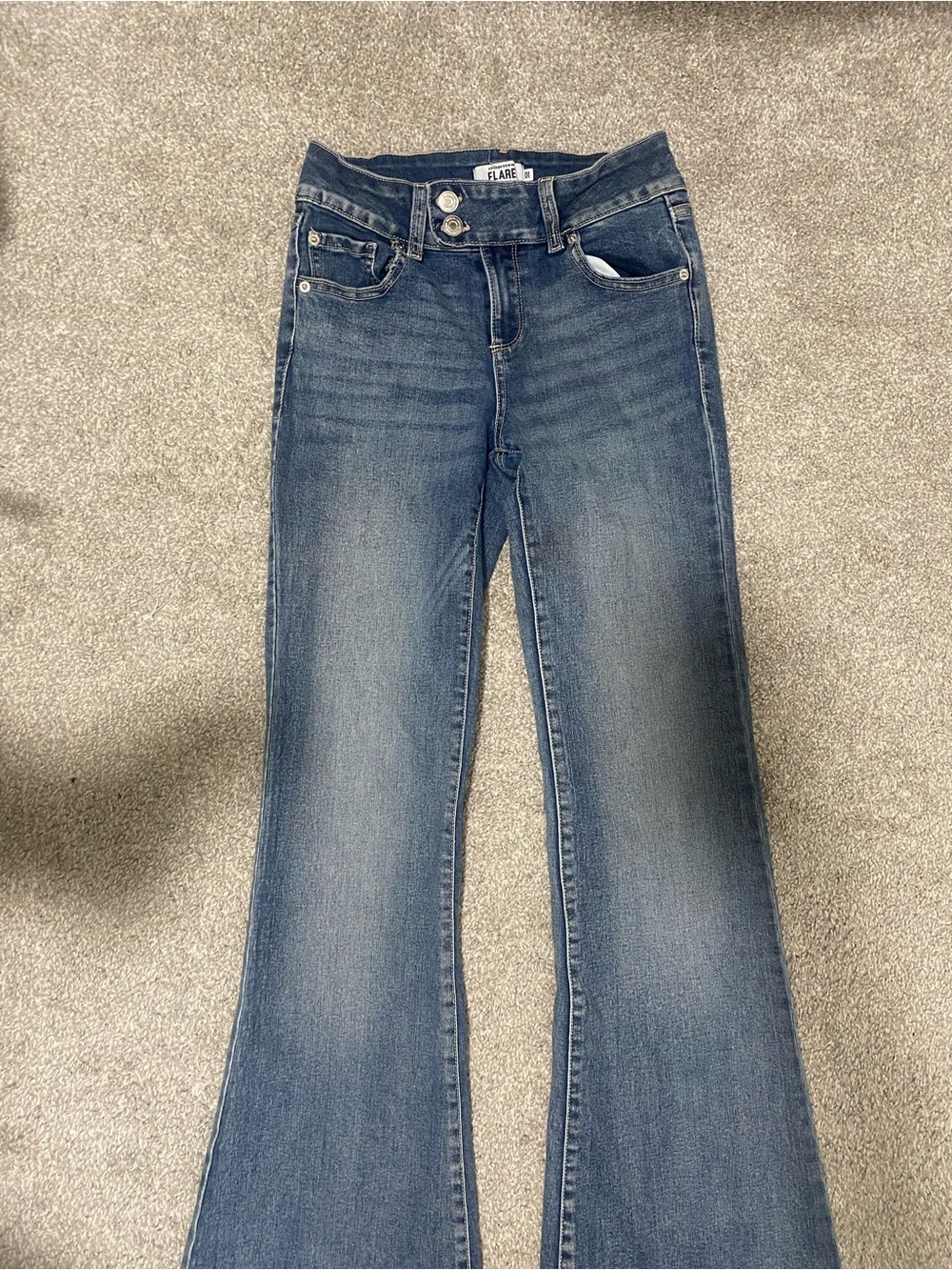 Low-Rise Women's Jeans in Medium Blue
